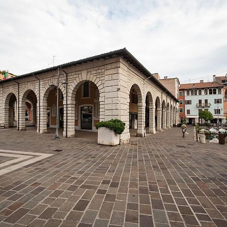 Suite "Castello" Del Garda - Apt Per Coppie Garda 데센자노델가르다 외부 사진