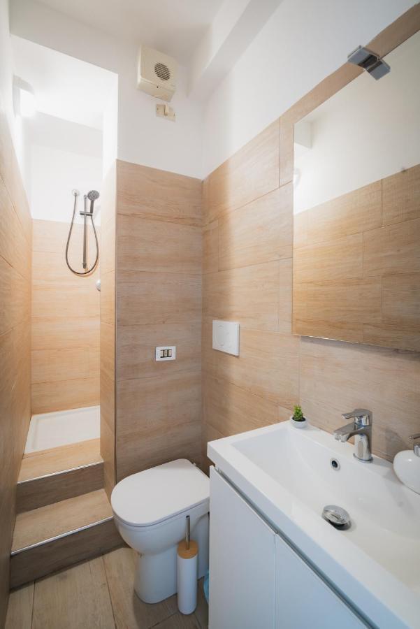 Suite "Castello" Del Garda - Apt Per Coppie Garda 데센자노델가르다 외부 사진