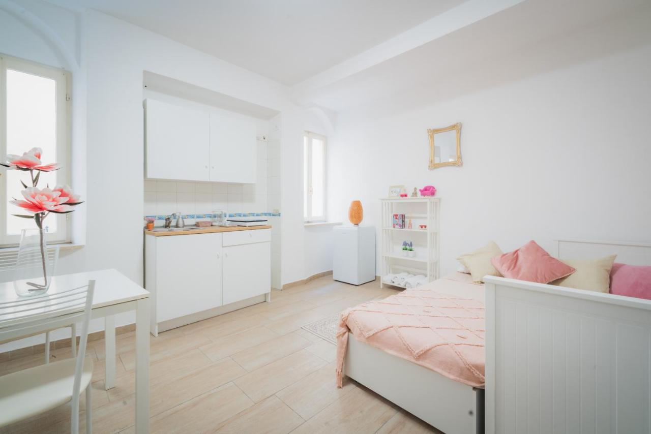 Suite "Castello" Del Garda - Apt Per Coppie Garda 데센자노델가르다 외부 사진