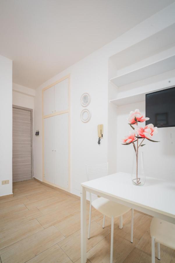 Suite "Castello" Del Garda - Apt Per Coppie Garda 데센자노델가르다 외부 사진