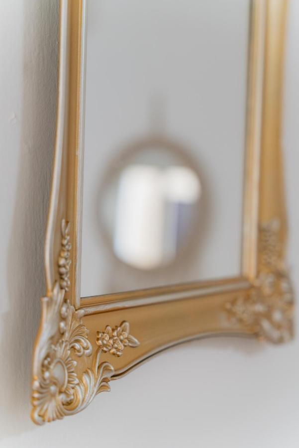 Suite "Castello" Del Garda - Apt Per Coppie Garda 데센자노델가르다 외부 사진